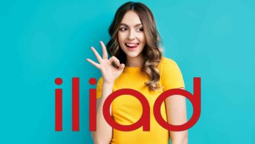 donna che fa il gesto ok con il logo iliad davanti