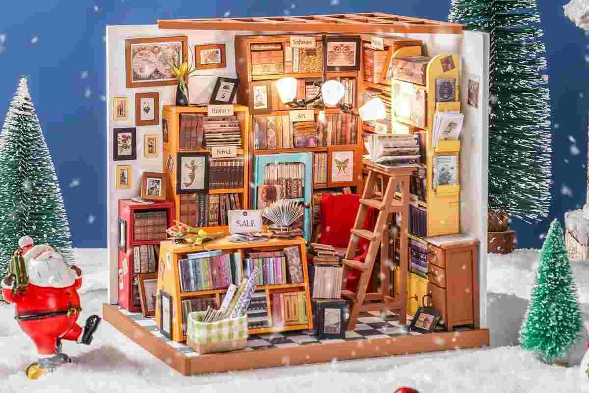 Robotime Miniatura Casa delle Bambole libreria con accanto babbo natale