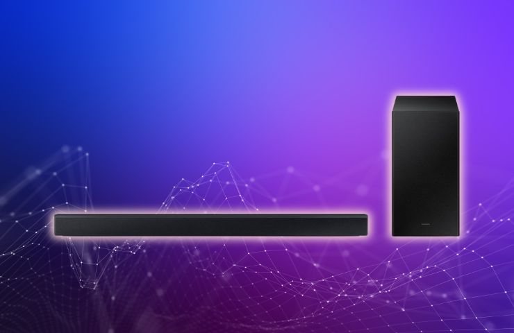 samsung soundbar con cassa su sfondo v iola