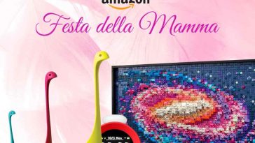 logo amazon con scritta "festa della mamma" su sfondo rosa e alcuni prodotti di Amazon in primo piano