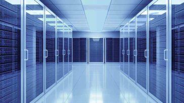 immagine interna di un data center