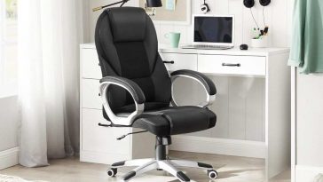 sedia da ufficio songmics all'interno di una camera