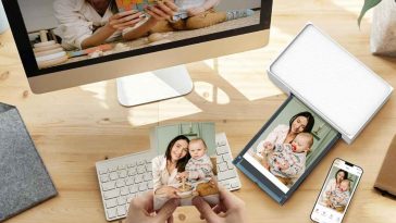 stampante portatile Liene in funzione collegata al PC che stampa delle foto con mamma e bambino