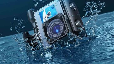 action cam wolfang che schizza in una pozza d'acqua
