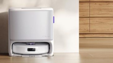 robot aspirapolvere Narwal Freo X appoggiato alla parete