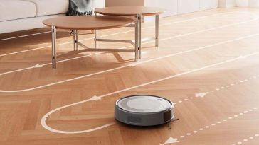 robot aspirapolvere Lefant che pulisce il parquet a zigzag