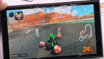 foto che mostra nintendo switch 2 con schermo rigato