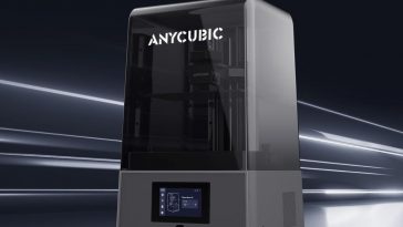 stampante 3d anycubic photon mono su sfondo nero con luci