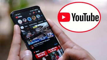 Un telefono collegato a YouTube e, in evidenza, il logo della piattaforma