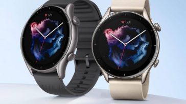 due smartwatch amazfit affiancati su sfondo bianco