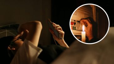 Un ragazzo a letto con il telefono e, in evidenza, una candela che illumina un contatore