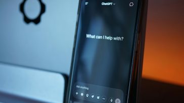 ChatGPT su un telefono