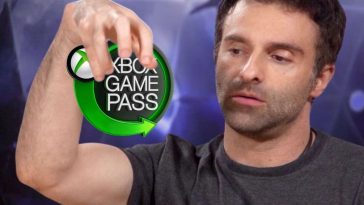 raphael colantonio che tiene in mano logo Xbox Game Pass