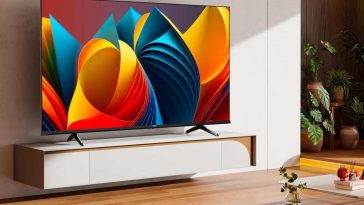 hisense tv 4k qled in un salotto