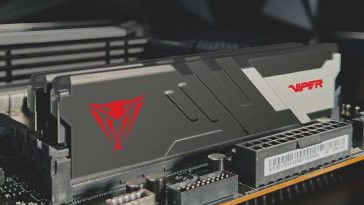 RAM patriot inserita in case PC vista di lato