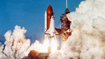 decollo di uno shuttle