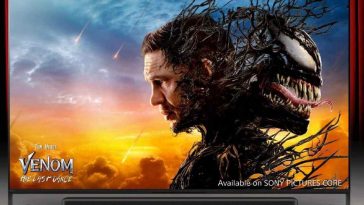 televisore sony bravia 3 con alle spalle tende del teatro e sul display locandina del film venom
