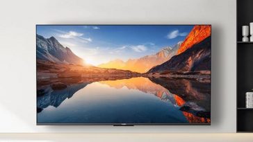 xiaomi tv 55 pollici appesa alla parete