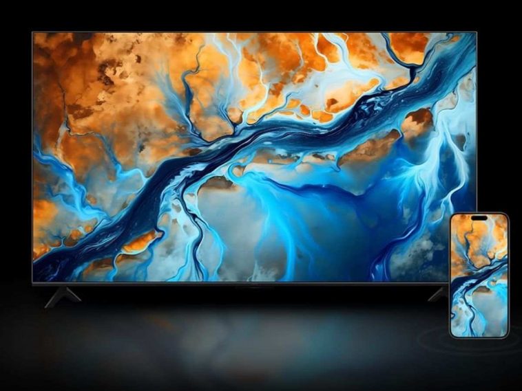 xiaomi tv mini led su sfondo nero con smartphone di fianco