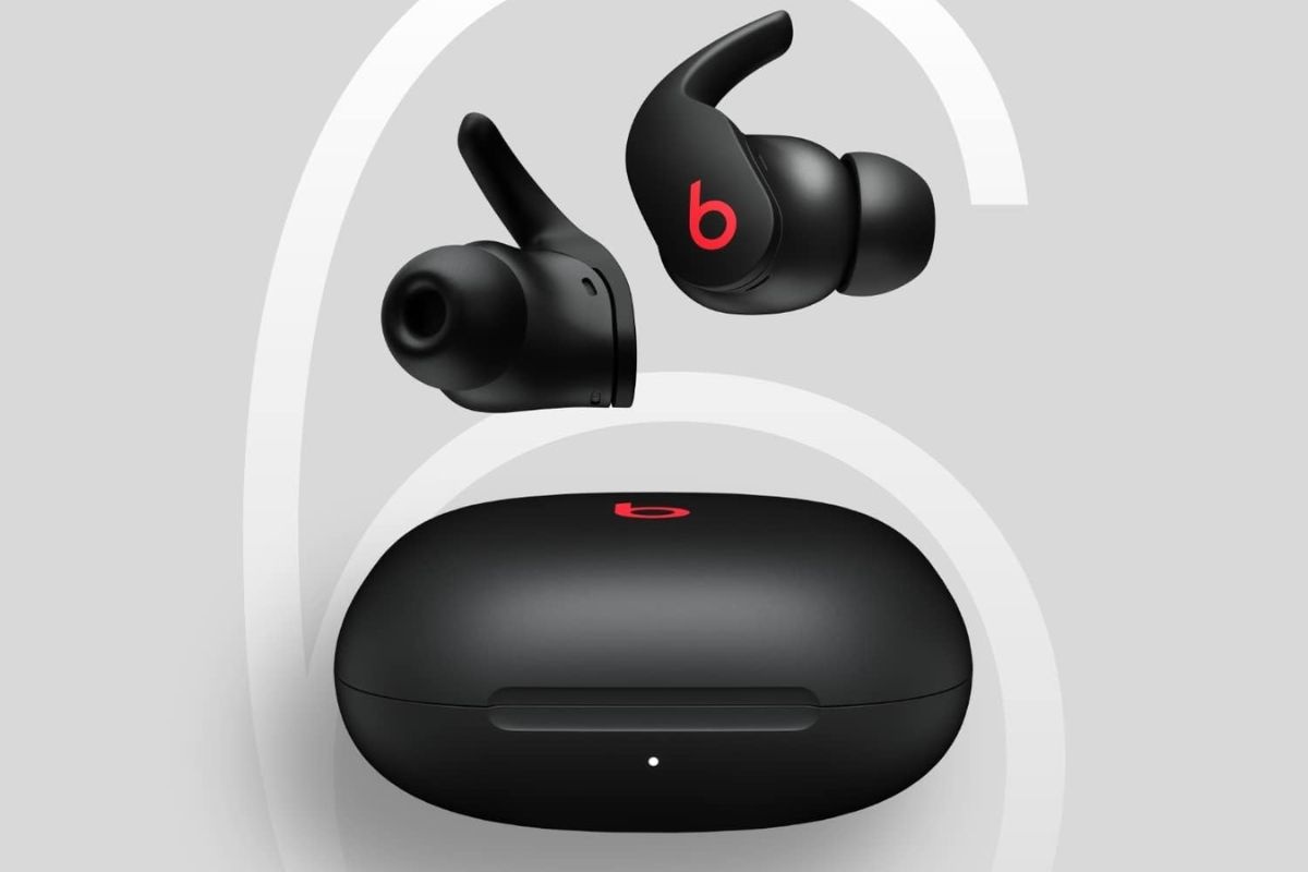 beats fit pro con scatola e numero 6 alle spalle