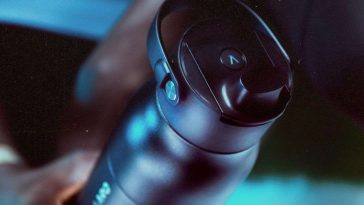 dettaglio in primo piano della borraccia smart larq