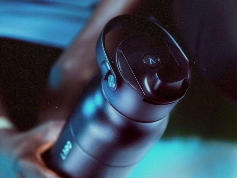 dettaglio in primo piano della borraccia smart larq
