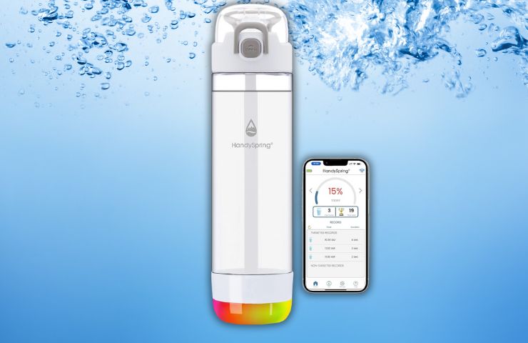 borraccia smart handyspring con smartphone su sfondo acquoso