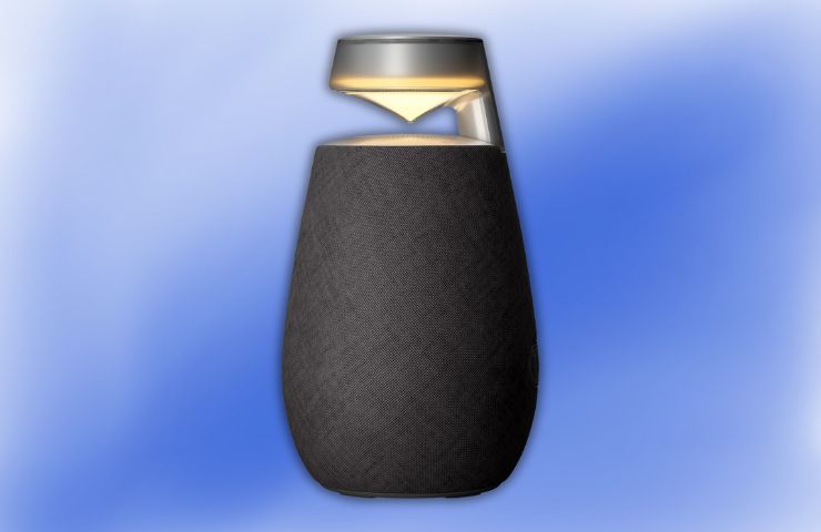 cassa Bluetooth di LG su sfondo blu sfumato