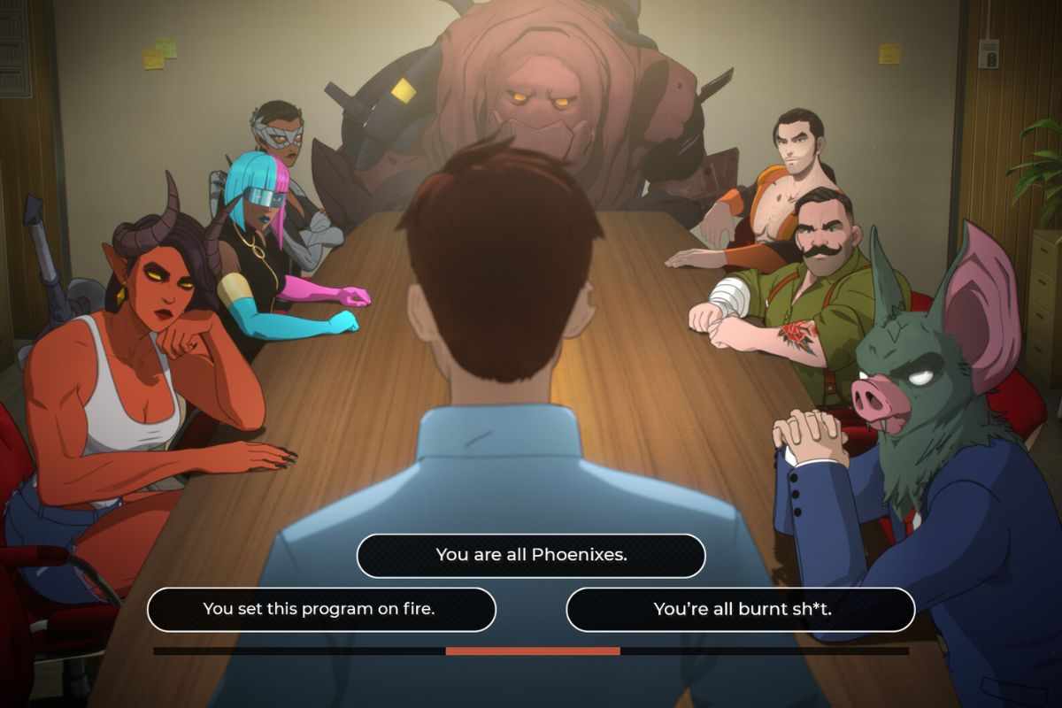 uomo di spalle davanti a tavola con supereroi in riunione