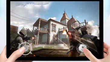 due dita che premono sul display del tablet doogee U11