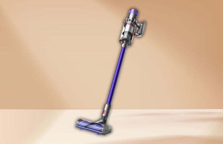 aspirapolvere dyson v11 advanced su sfondo beige
