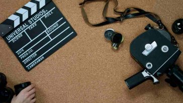 Un ciak e una vecchia telecamera