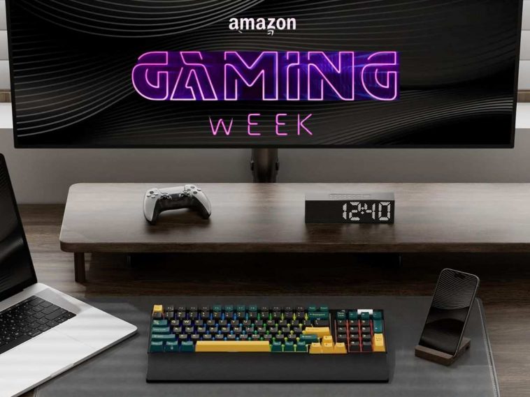 tastiera sotto schermo pc con pad da gaming e scritta Amazon Gaming Week