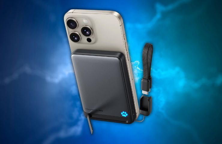 power bank iniu su sfondo blu