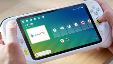 Logitech G Cloud Console Gaming in mano a persona