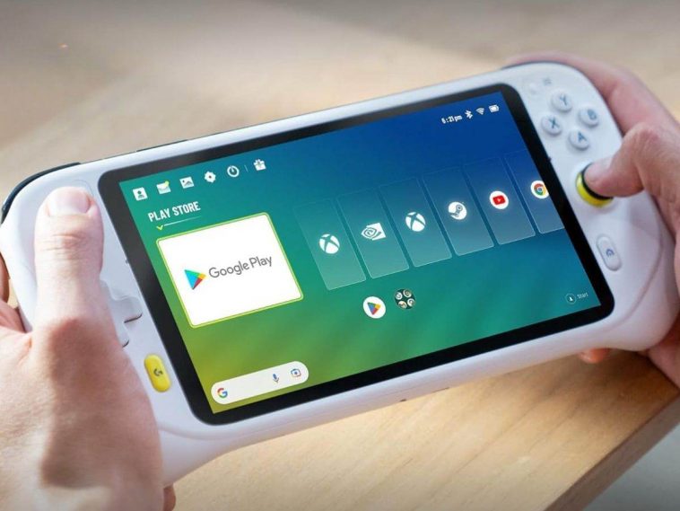 Logitech G Cloud Console Gaming in mano a persona