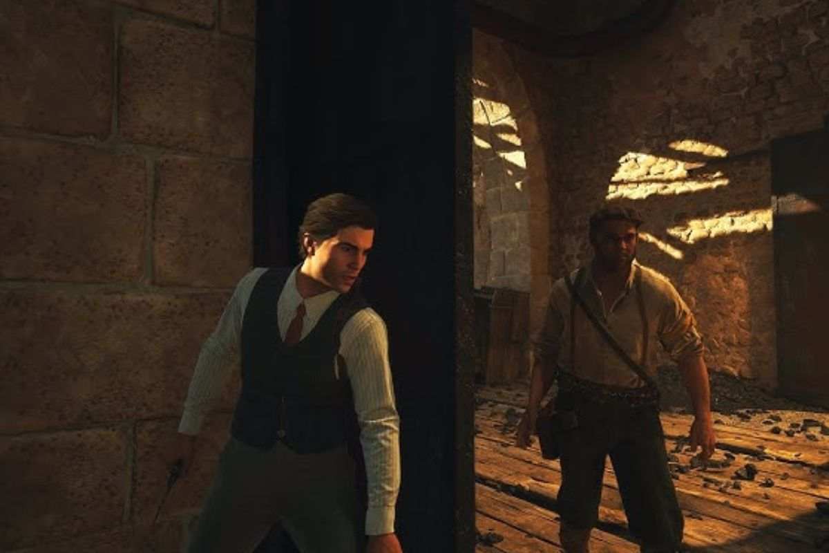 personaggio con coltello dietro porta, altro personaggio lo cerca