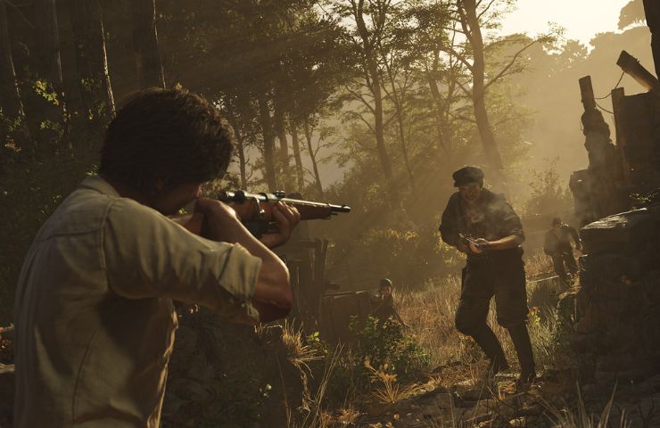 screenshot di Mafia Terra Madre con Enzo che spara con un fucile