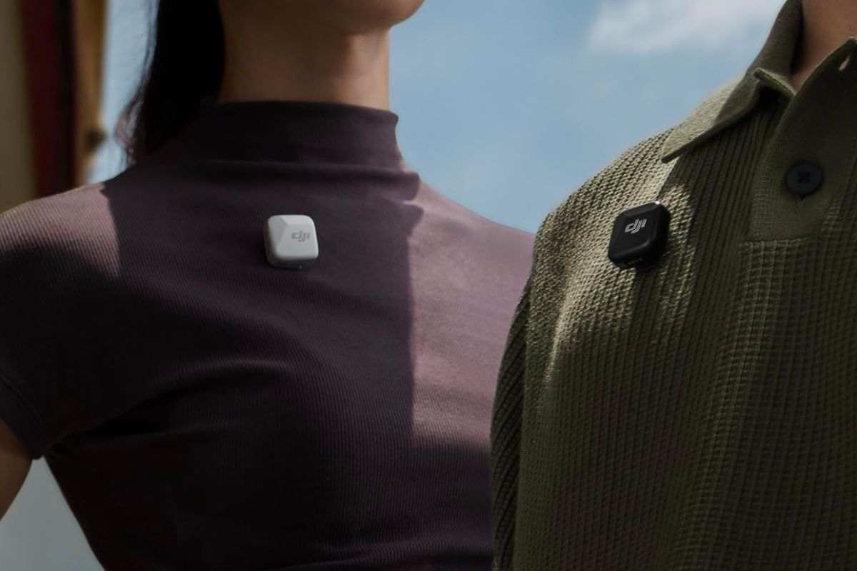 DJI Trasmettitore Mic Mini applicato su torace uomo e donna
