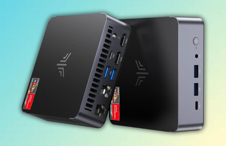 mini PC Ryzen 9 su sfondo azzurro chiaro