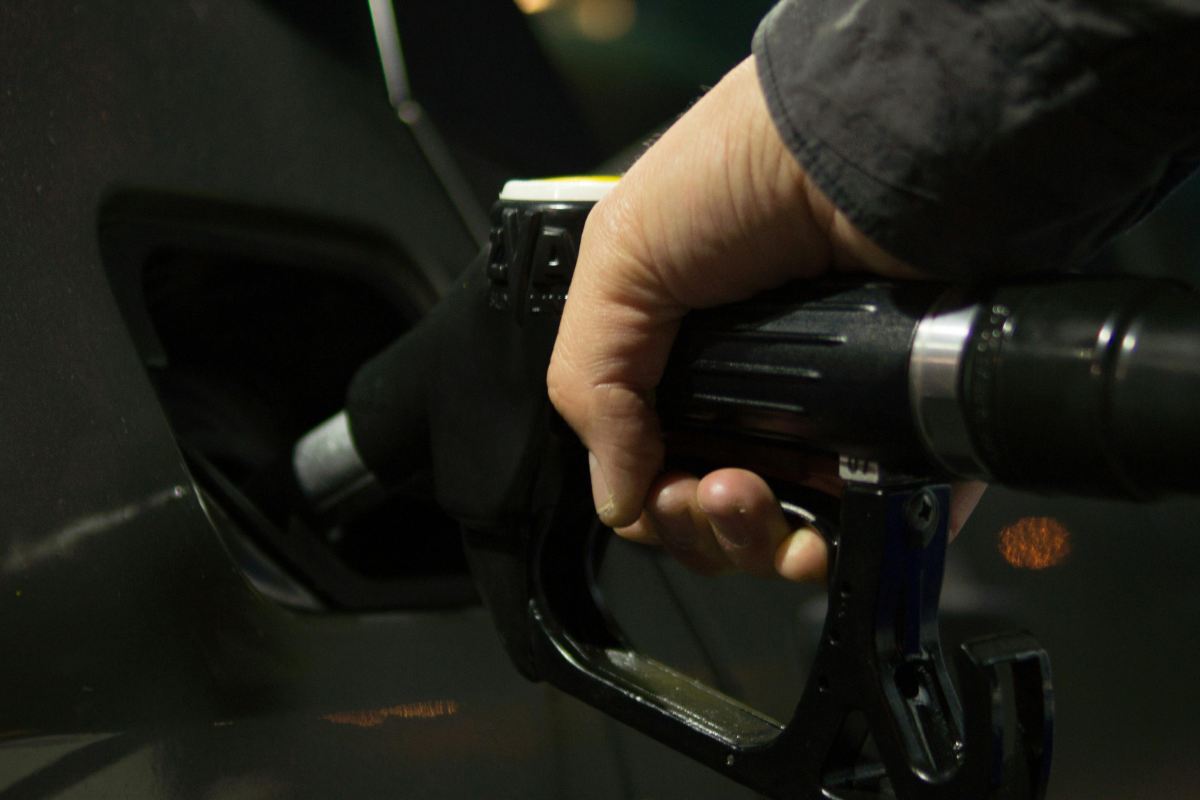 La pistola di una pompa di benzina