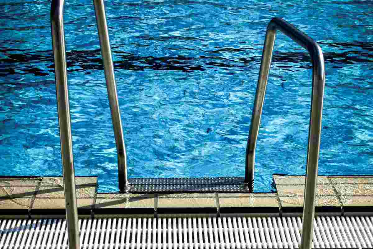 Scaletta di una piscina