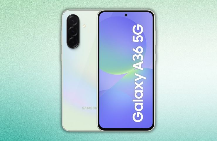 samsung galaxy a36 fronte retro su sfondo verde chiaro