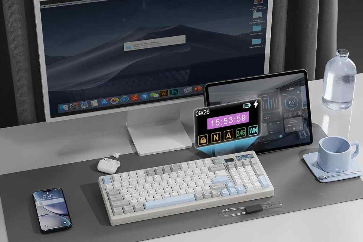 YUNZII IF99 Tastiera meccanica davanati a display per PC su scrivania