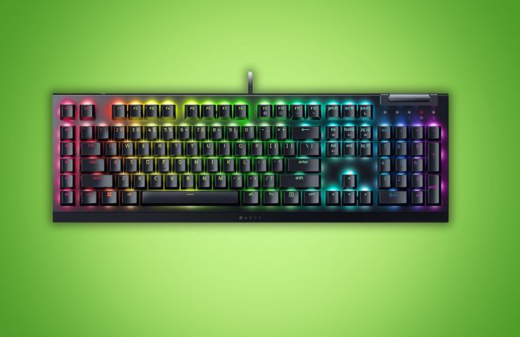 Tastiera BlackWidow V4 X su sfondo verde