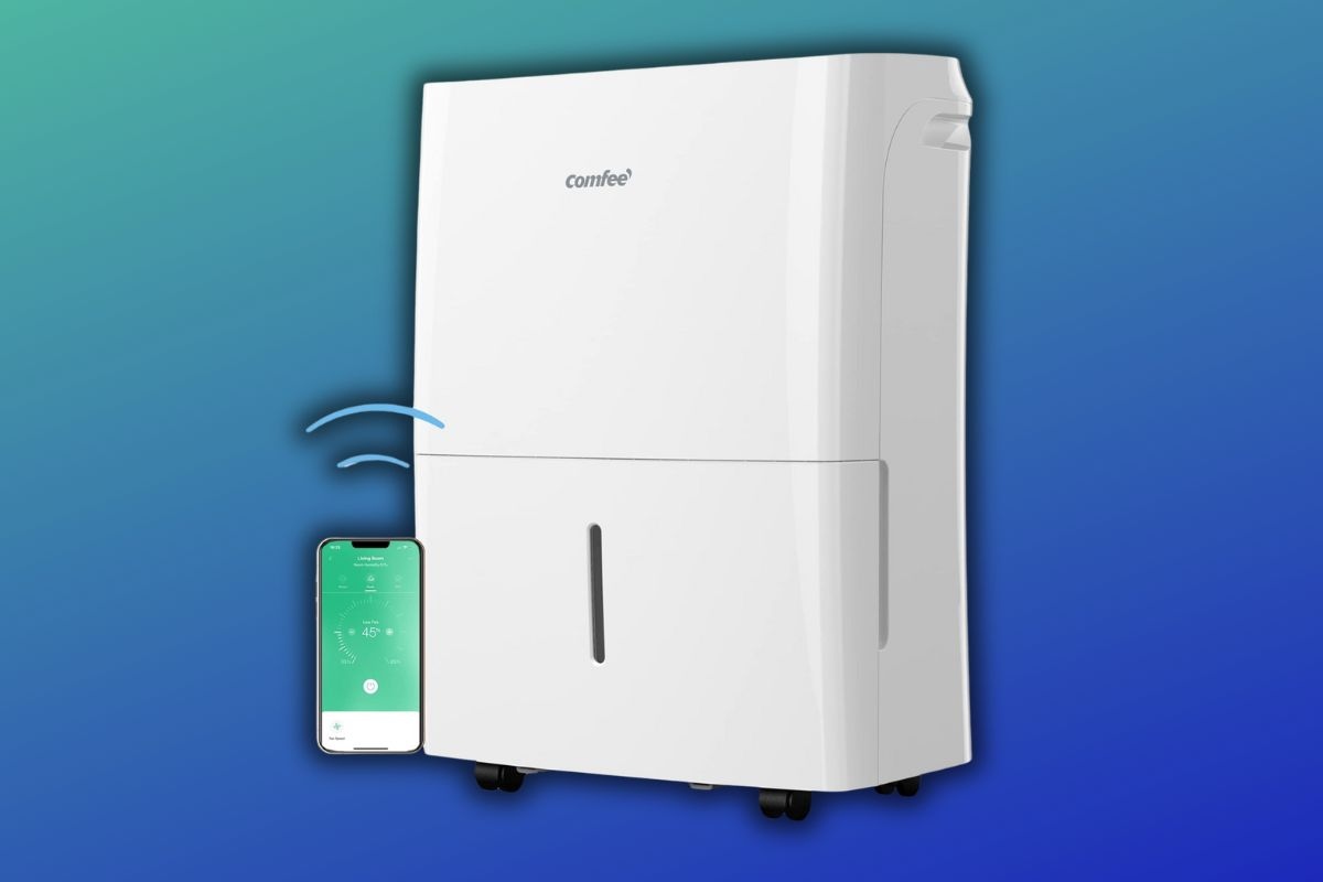 deumidificatore COMFE con smartphone accanto