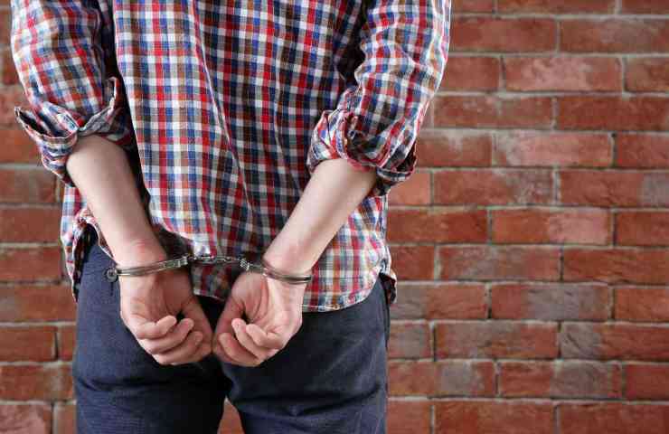 uomo arrestato