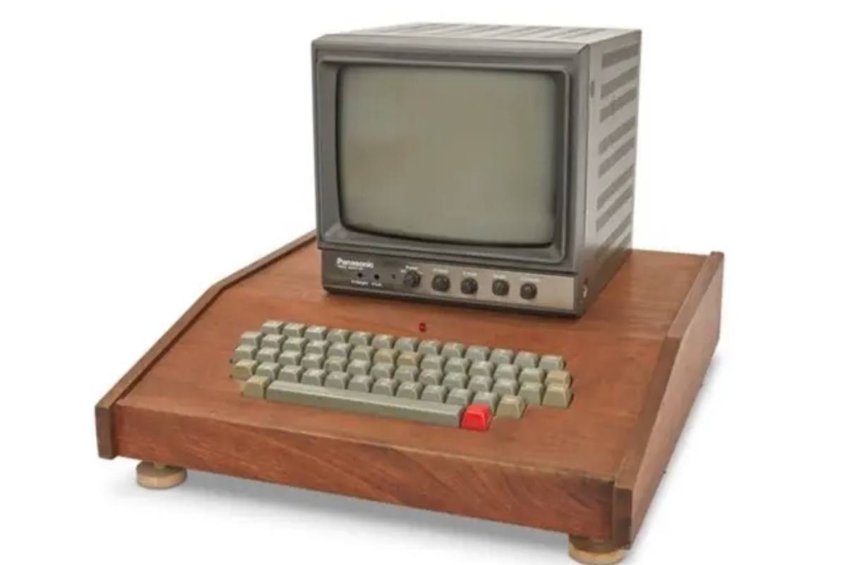 L'Apple-1 con custodia in legno