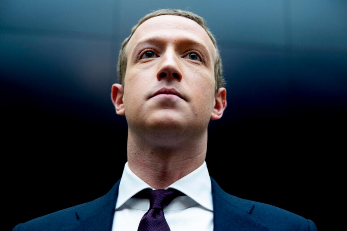 Mark Zuckerberg in giacca e cravatta