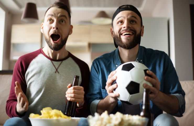 Persone pronte ad esultare